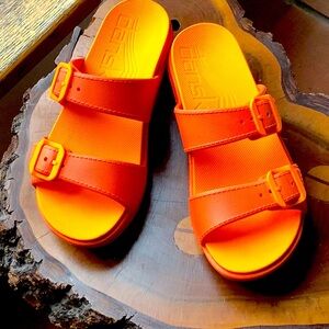 DANSKO SANDALS WATERPROOF SUNSHINE COLORS W39 EUC
